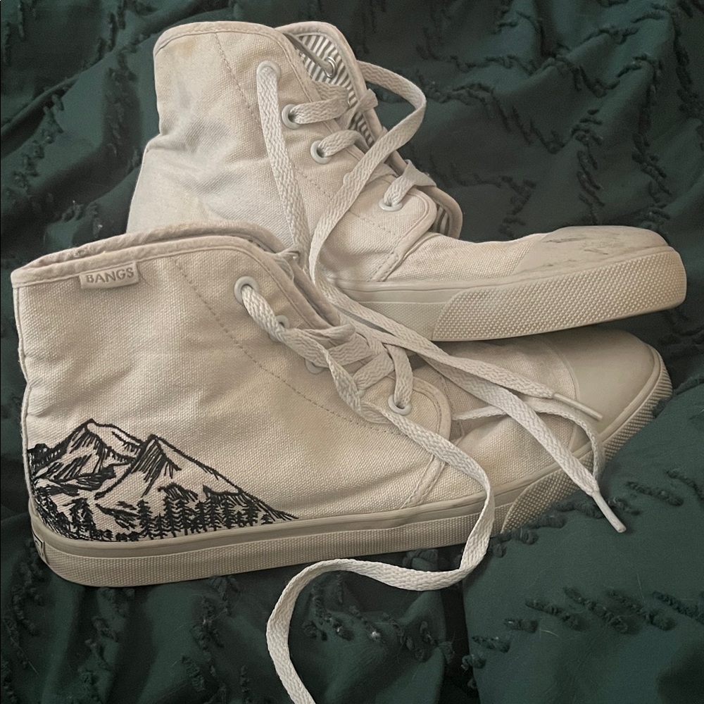 Bangs - White High-Top Sneakers with embroidery Mountains
